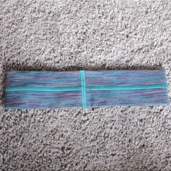 lululemon Flyaway Tamer Headband - Picture 2 of 4